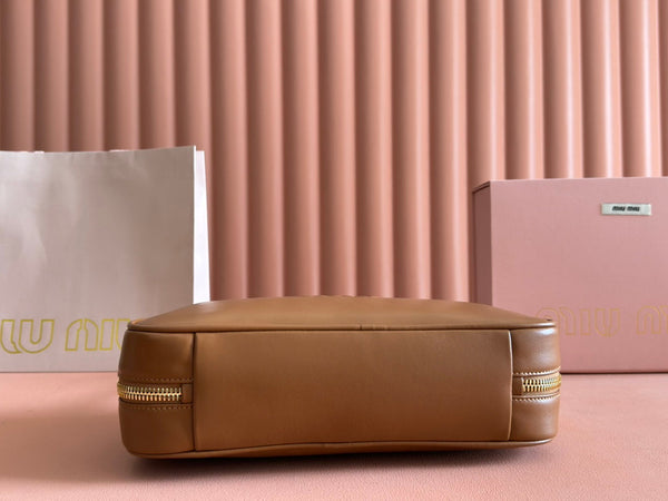 Borsa a mano Miu Beau 29 in pelle marrone 239692