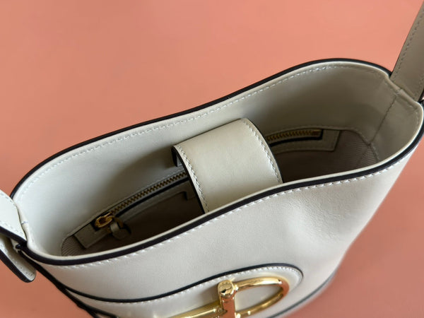 Gucci Sac seau mini 73 cuir lisse blanc 244429