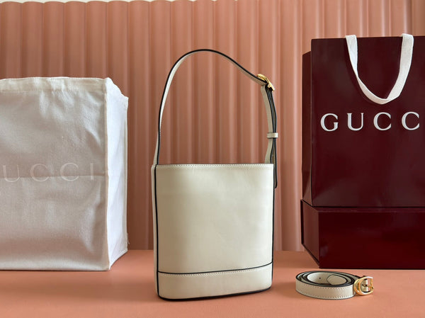Gucci Sac seau mini 73 cuir lisse blanc 244429