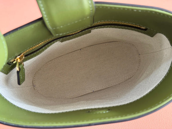 Gucci 73 Mini Bucket Bag Verde Pelle Liscia 244430