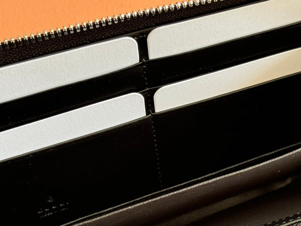 Portafoglio lungo Gucci in pelle nera e grigia 248424