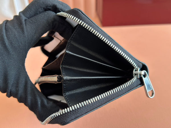 Portafoglio lungo Gucci in pelle nera e grigia 248424