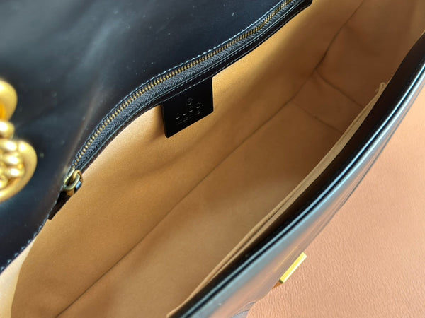 Borsa Gucci GG Marmont 31 in pelle di vitello nera 248223
