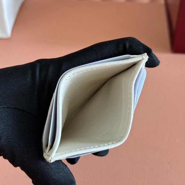 Portafoglio Gucci Marmont in pelle di vitello beige chiaro 254963