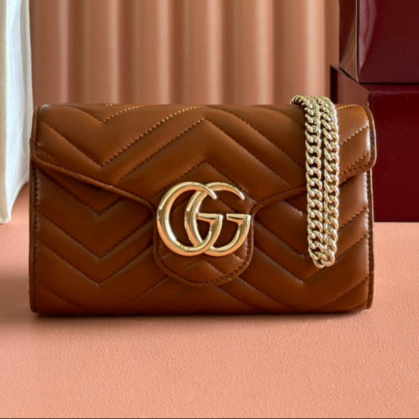 Portafoglio Gucci Marmont Chain in pelle di vacchetta marrone 254969