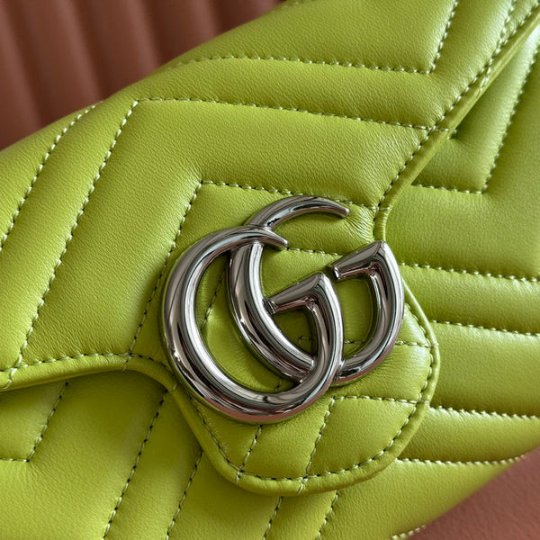 Portafoglio Gucci Marmont Chain in pelle di vacchetta verde 254974