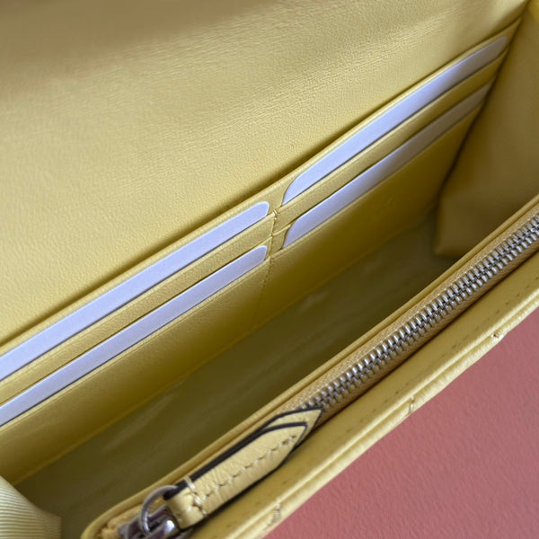 Portafoglio Gucci Marmont Chain in pelle di vacchetta gialla 254973