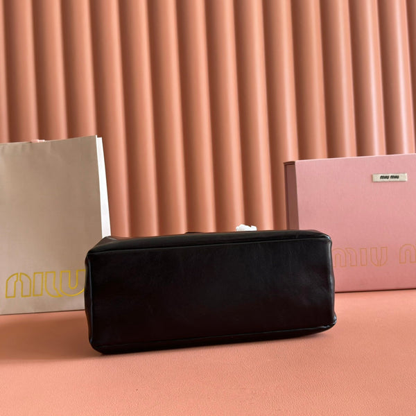 Sac Miu Solitaire 28 en veau noir