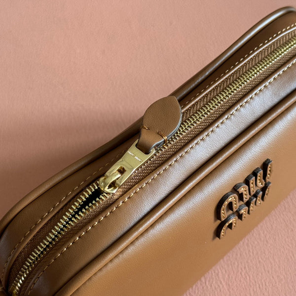 Pochette en cuir Miu 20 cm Cuir marron
