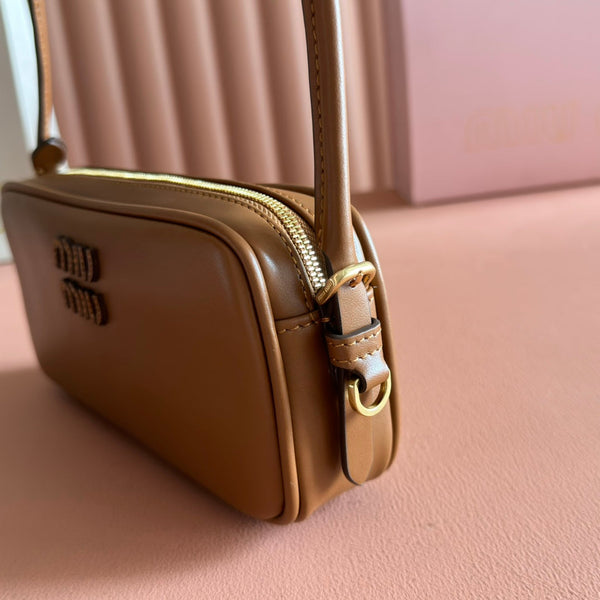 Pochette en cuir Miu 20 cm Cuir marron