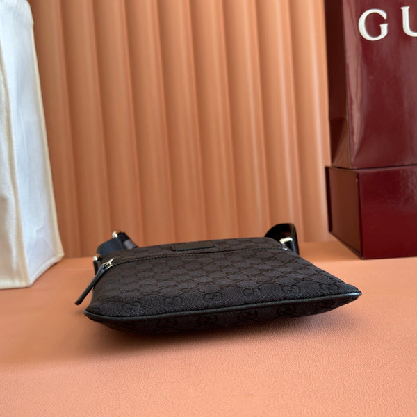GG Messenger Bag Black GG Supreme Canvas 280979