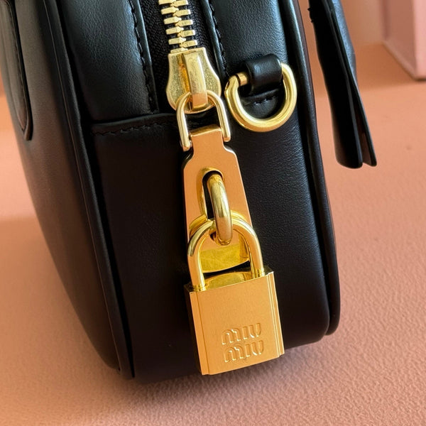 Sac à main Miu Arcadie Small 19cm en cuir de vachette noir 280989