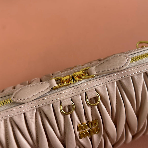 Miu Caprice Clutch Light Pink Matelassé Nappa Leather 280765