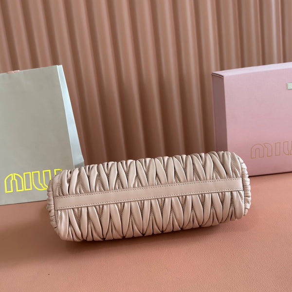 Miu Caprice Clutch Light Pink Matelassé Nappa Leather 280765