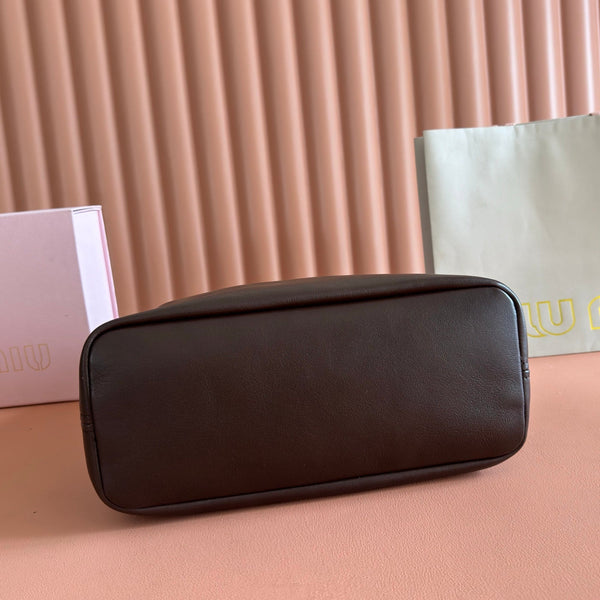 Miu 5BE101 Pouch Coffee Cowhide 285392