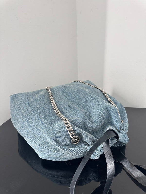CRUSH LARGE TOTE BAG 46 IN BLUE WASHED DENIM SILVER HARDWARE