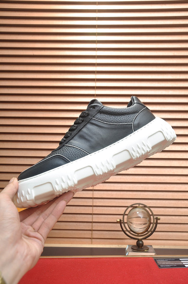 LV TRAINER NERO IN PELLE DI VITELLO CON MONOGRAMMA