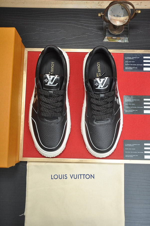 LV TRAINER NERO IN PELLE DI VITELLO CON MONOGRAMMA