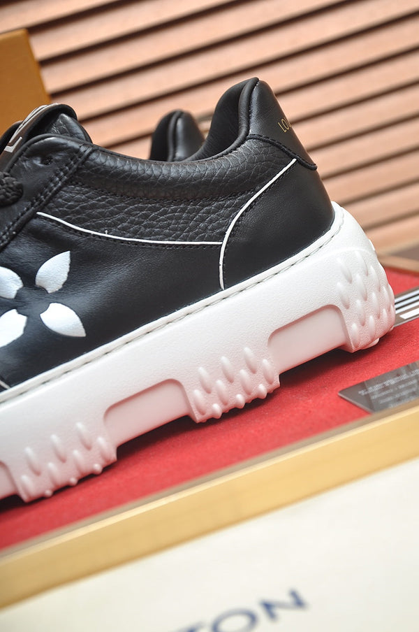 LV TRAINER NERO IN PELLE DI VITELLO CON MONOGRAMMA