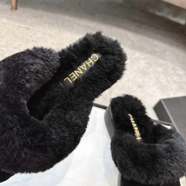 CC 25K Snow Mule 30mm Black Wool Suede 527622