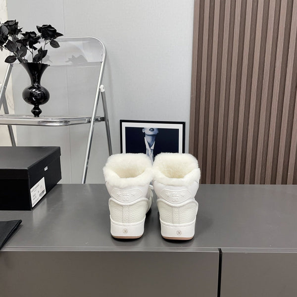 HIGH-TOP SNEAKERS IN WHITE CALFSKIN WITH FLEECE LINING