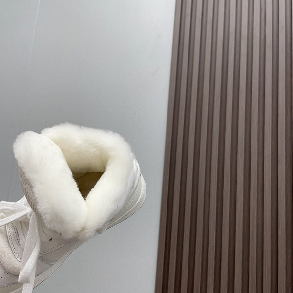 HIGH-TOP SNEAKERS IN WHITE CALFSKIN WITH FLEECE LINING