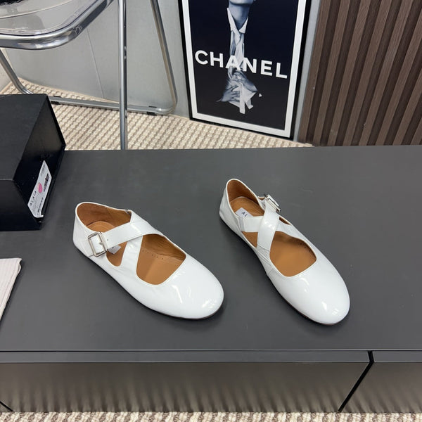 Alaila Criss Cross Ballet Flats In White Glossy Calfskin 996029