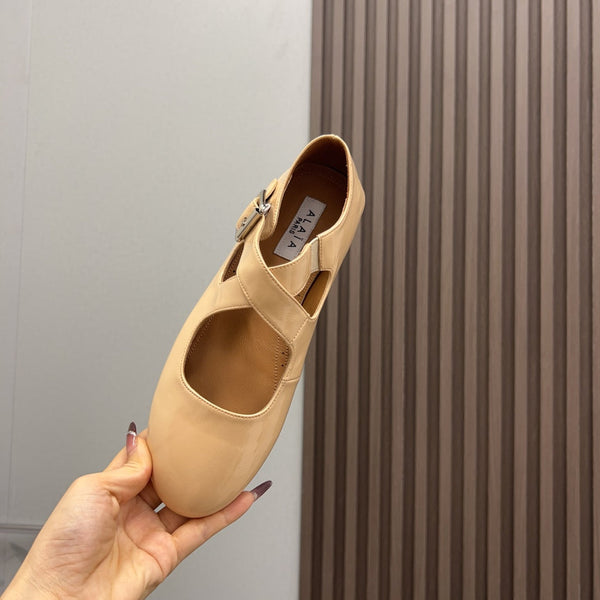 Alaila Criss Cross Ballet Flats In Beige Glossy Calfskin 996031
