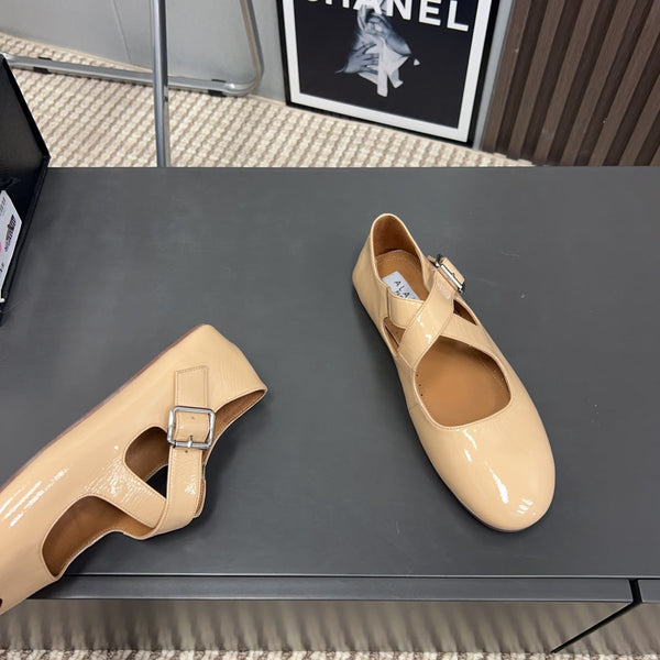 Alaila Criss Cross Ballet Flats In Beige Glossy Calfskin 996031