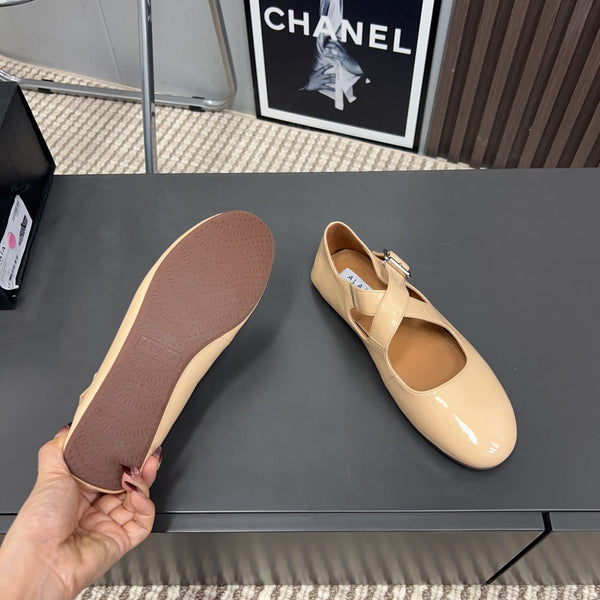 Alaila Criss Cross Ballet Flats In Beige Glossy Calfskin 996031