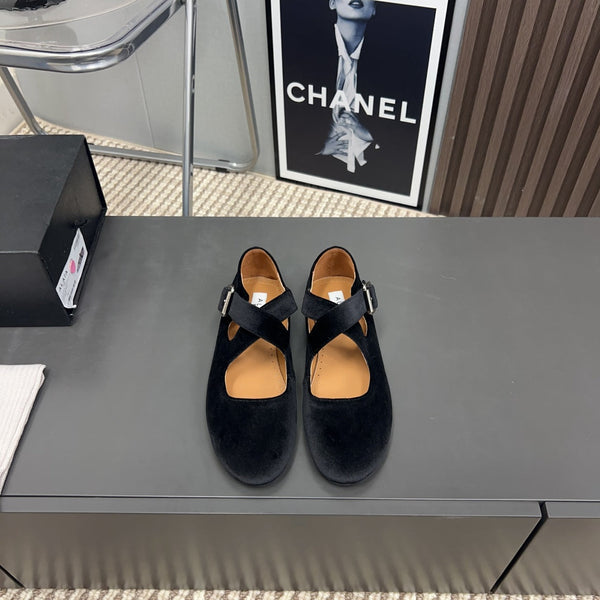Alaila Criss Cross Ballet Flats In Black Velvet 996039
