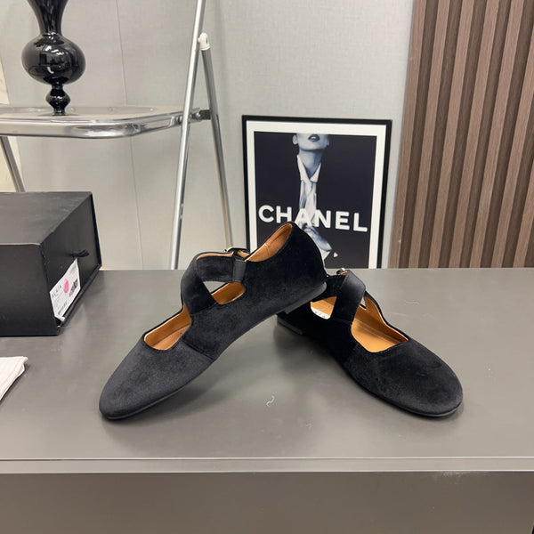 Alaila Criss Cross Ballet Flats In Black Velvet 996039