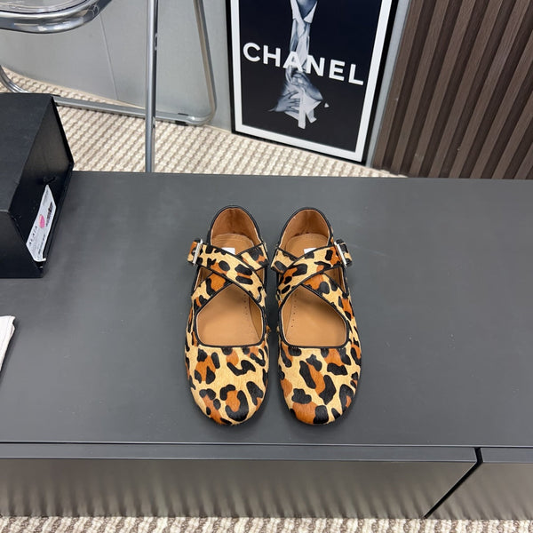 Alaila Criss Cross Ballet Flats In Beige Lambskin 996059