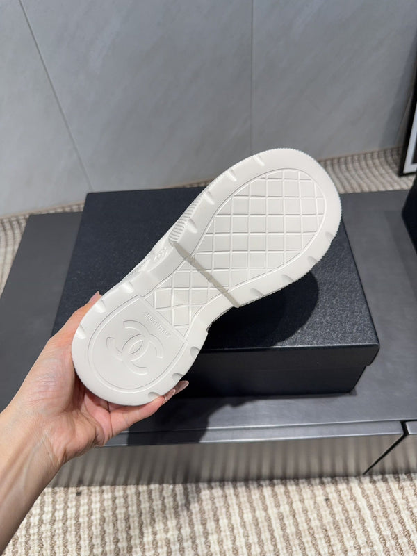 Chanel 25 Sneaker White Cowhide 540334