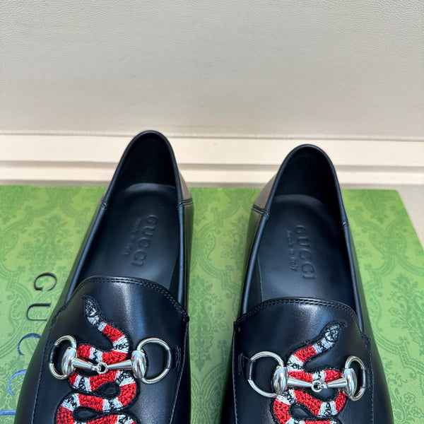 GG Men's 25 Snake Loafer Black Calfskin 575850