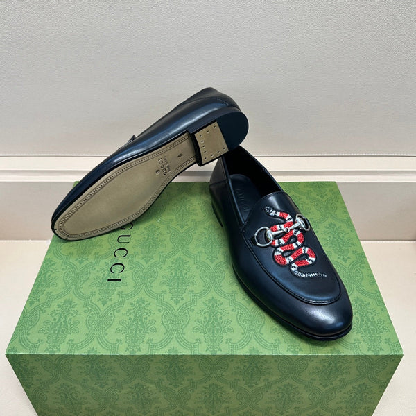 GG Men's 25 Snake Loafer Black Calfskin 575850