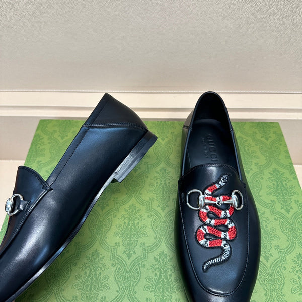 GG Men's 25 Snake Loafer Black Calfskin 575850