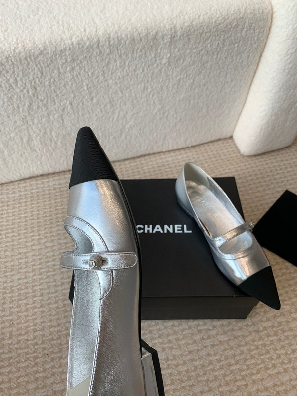 Scarpe Mary Jane a punta in pelle di agnello nera mista argento