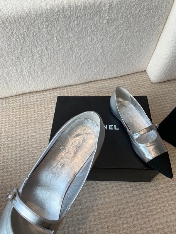 Scarpe Mary Jane a punta in pelle di agnello nera mista argento