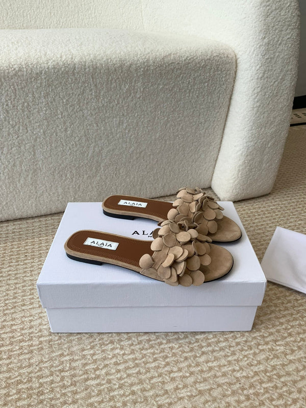 MULE PIATTA ALAIA IN CAMOSCIO BEIGE CREMA