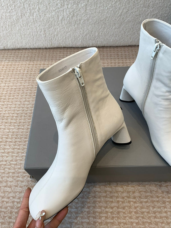 ANKLE BOOTS IN WHITE LOGO EMBOSSED SOFT SHEEPSKIN