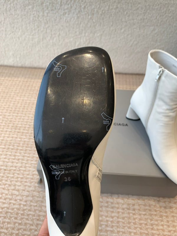 ANKLE BOOTS IN WHITE LOGO EMBOSSED SOFT SHEEPSKIN