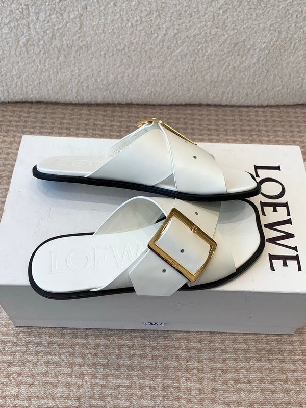 PETAL BELT FLAT SANDAL IN WHITE CALFSKIN