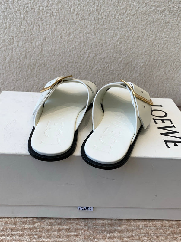 PETAL BELT FLAT SANDAL IN WHITE CALFSKIN