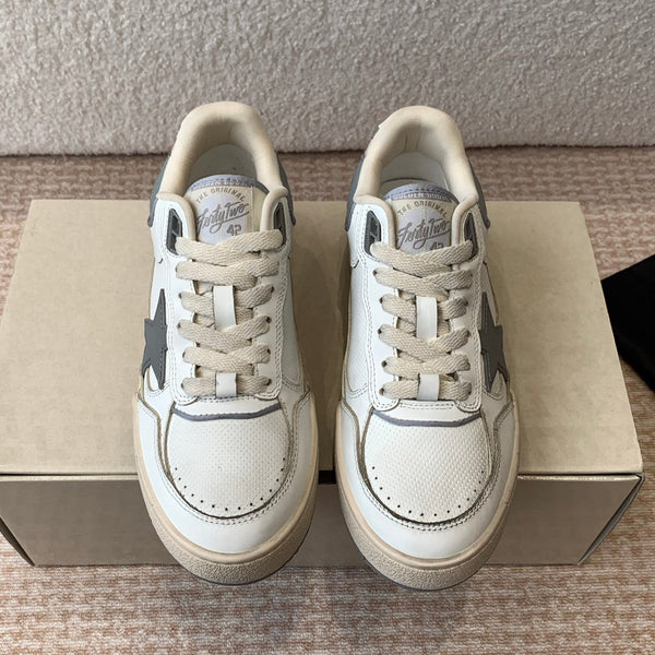 FORTY2 SNEAKERS WITH GREY STAR AND WHITE LEATHER HEEL TAB