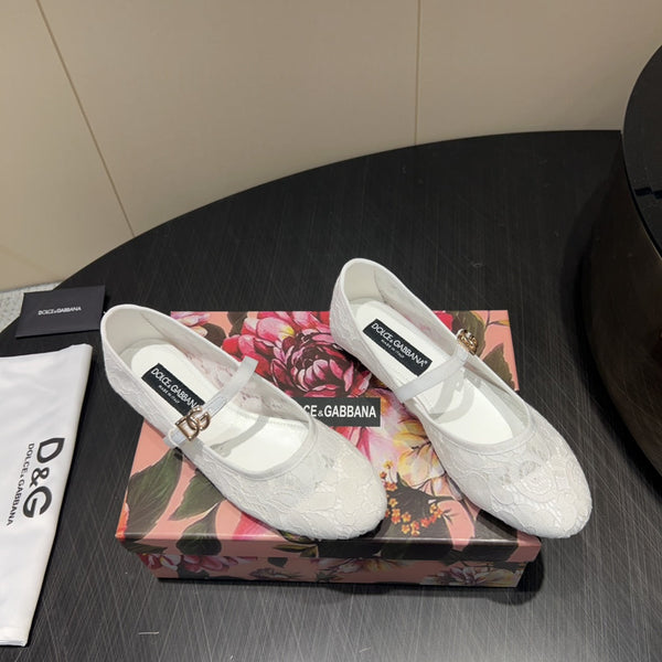 DC 25 Mary Jane White Lace And Sheepskin 381623