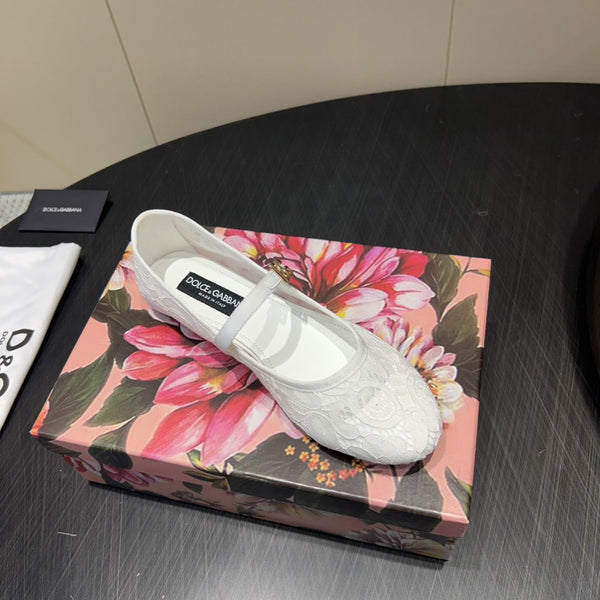 DC 25 Mary Jane White Lace And Sheepskin 381623