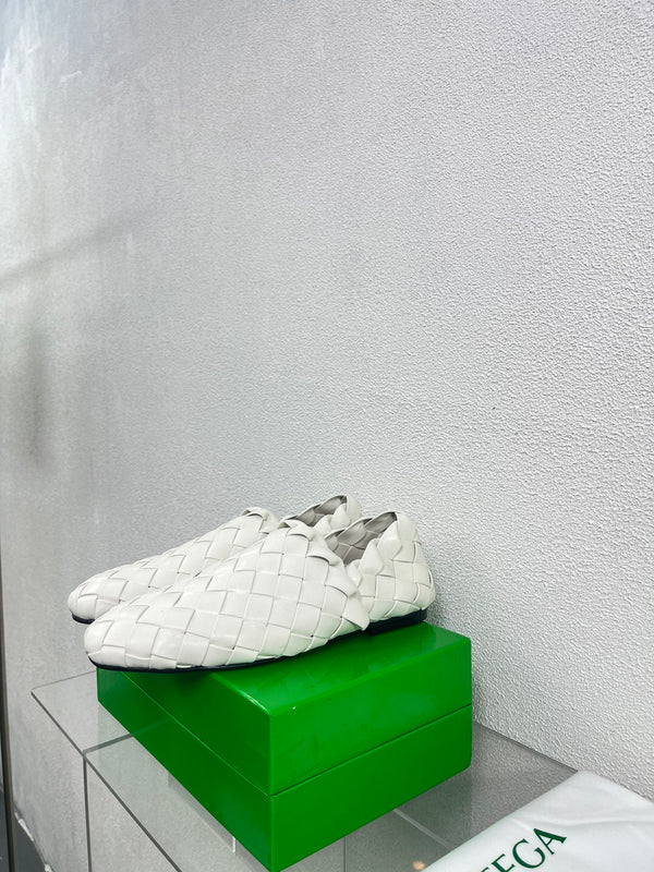 Bottega Veneta Intrecciato Ivory Lambskin 972907