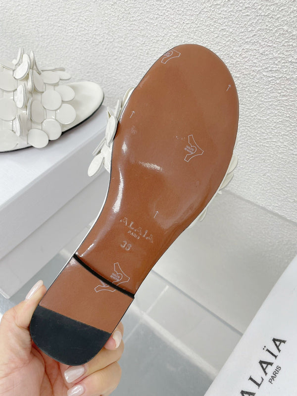 alaia sandal mule flower white pantent lambskin