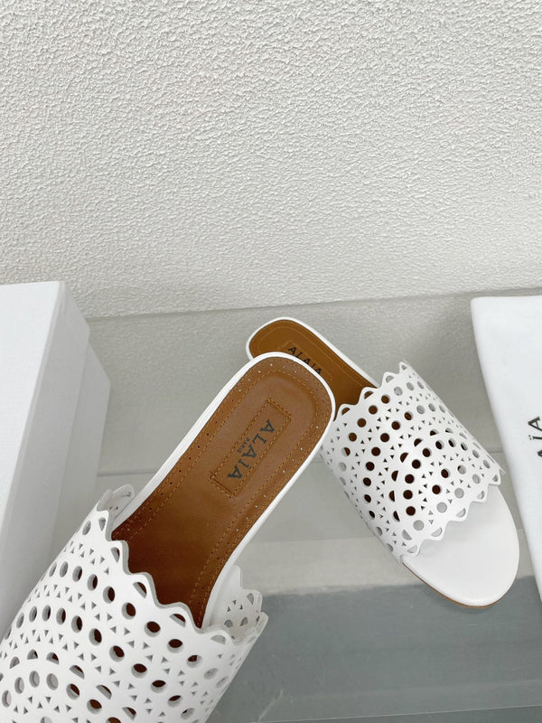 ALAIA VIENNE FLAT MULES IN WHITE LAMBSKIN